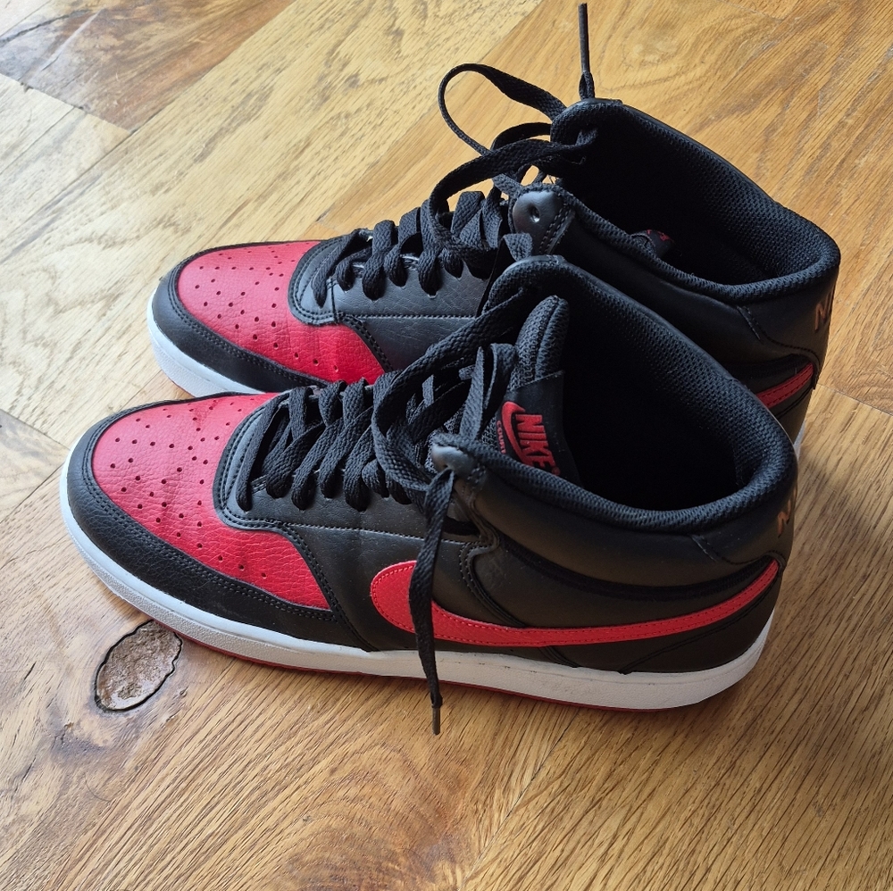Nike Men's Black and Red Sneakers